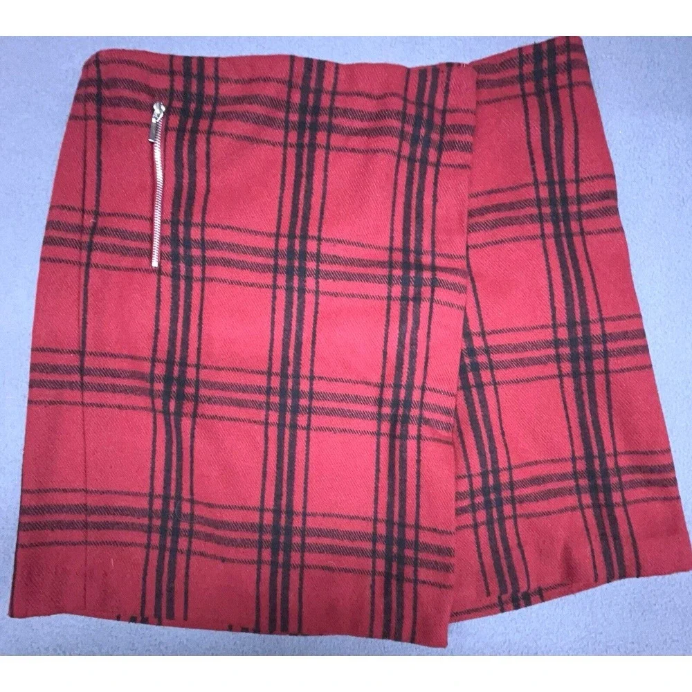 Dalia Mini Skirt 8 Red Black Plaid Wool Blend Lined Zip Pocket Casual Schoolgirl